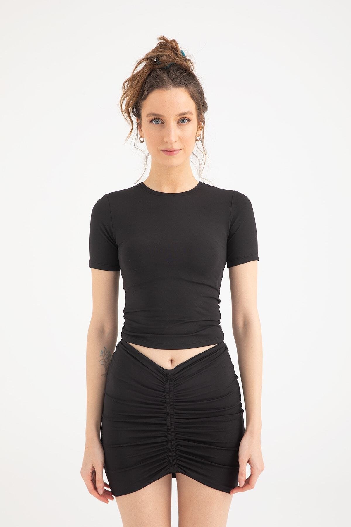 Soft Touch Yuvarlak Yaka Kısa Kol Bluz Siyah