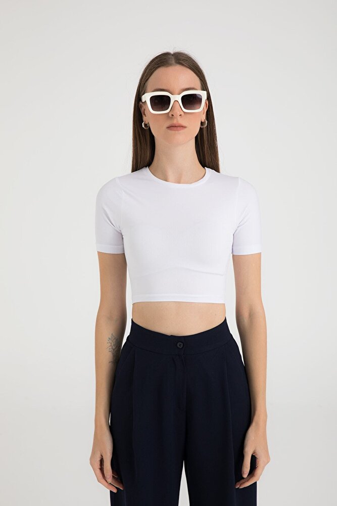 Soft Touch Yuvarlak Yaka Kısa Kol Crop Top Beyaz
