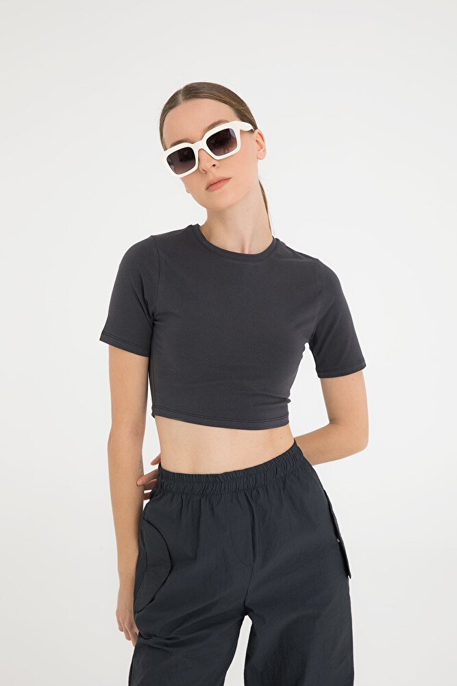 Cotton Yuvarlak Yaka Kısa Kol Crop Top Füme