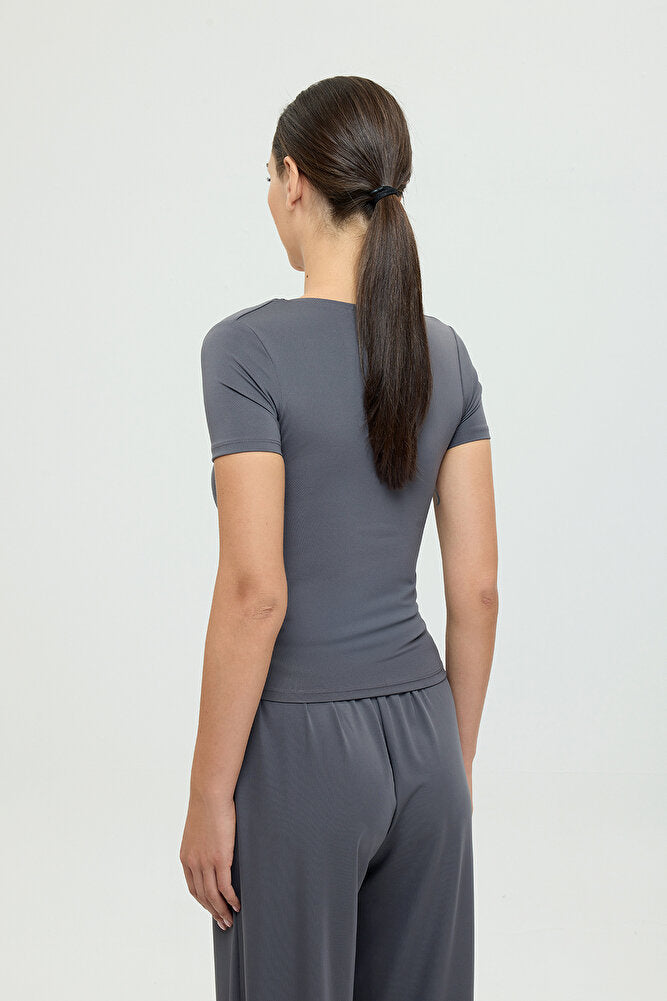 Soft Touch V Yaka Kısa Kol Bluz Füme