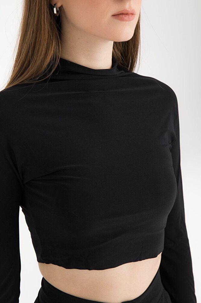 Soft Touch Yarım Boğazlı Kısa Bluz Siyah
