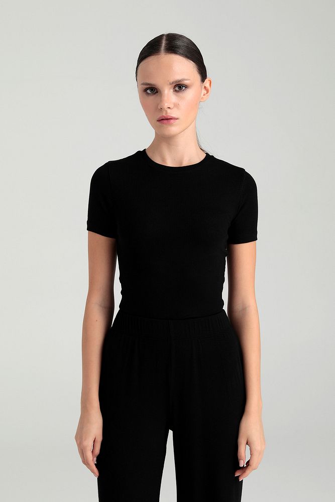 Soft Rib Yuvarlak Yaka Kısa Kol Bluz Siyah