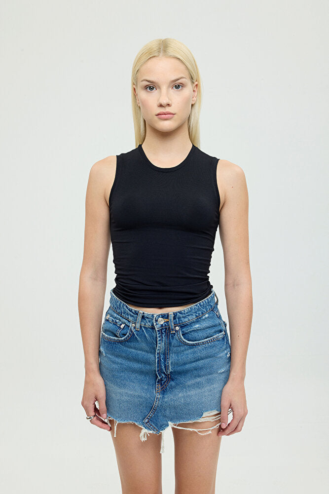 Ultra Soft Yuvarlak Yaka Kolsuz Bluz Siyah