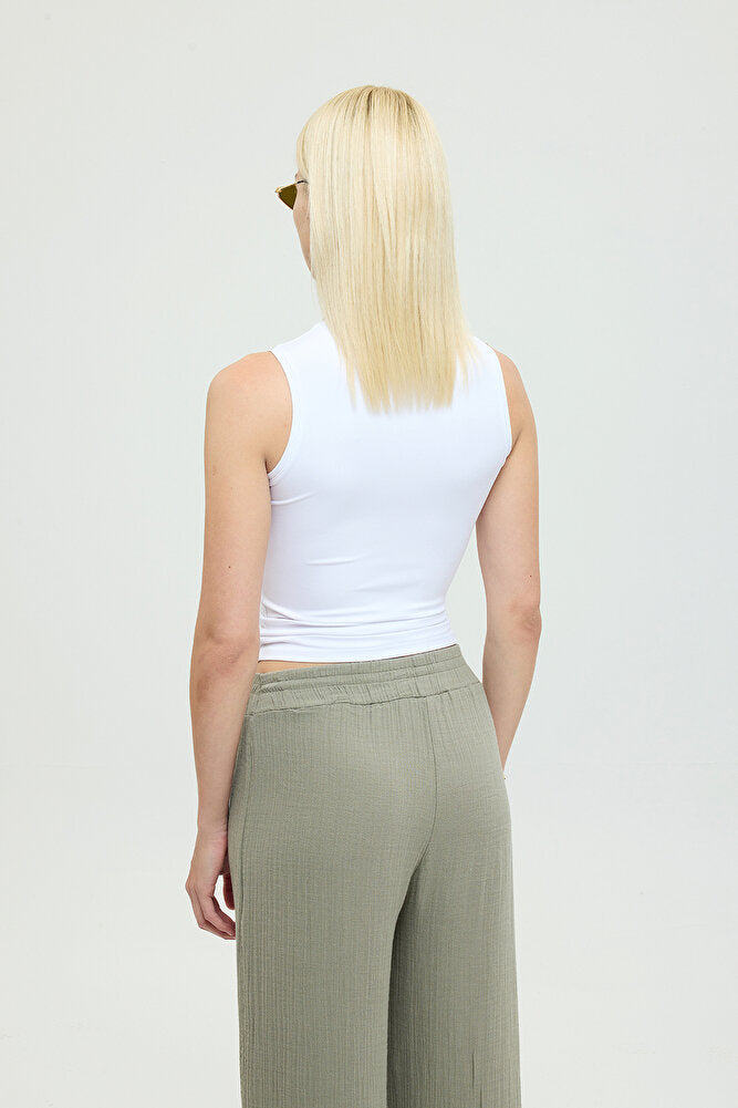 Soft Touch Yuvarlak Yaka Kolsuz Bluz Beyaz