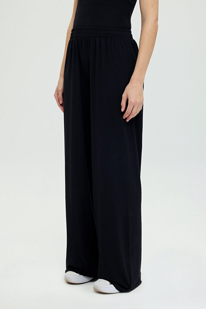 Ultra Soft Düz Kesim Bol Pantolon Siyah