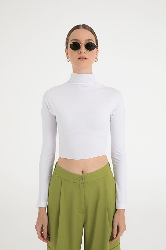 Soft Touch Yarım Boğazlı Kısa Bluz Beyaz