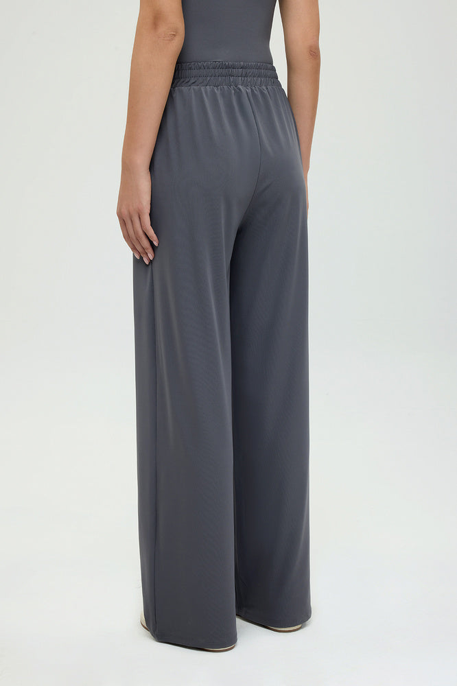 Soft Touch Düz Kesim Bol Pantolon Füme