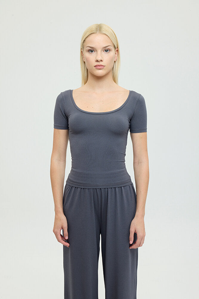 Ultra Soft V Yaka Kısa Kol Bluz Füme