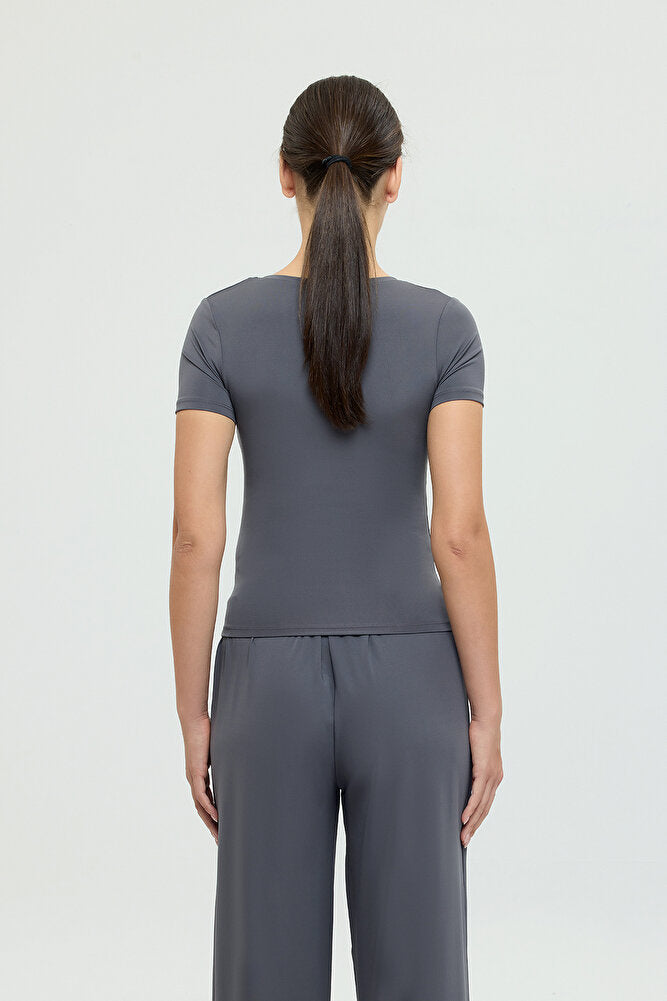 Soft Touch V Yaka Kısa Kol Bluz Füme