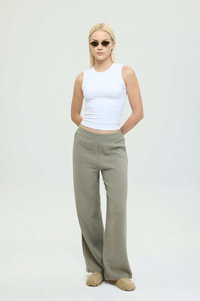 Soft Touch Yuvarlak Yaka Kolsuz Bluz Beyaz