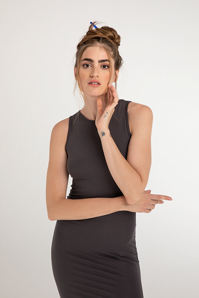 Soft Touch Yırtmaç Detaylı Kolsuz Elbise Füme