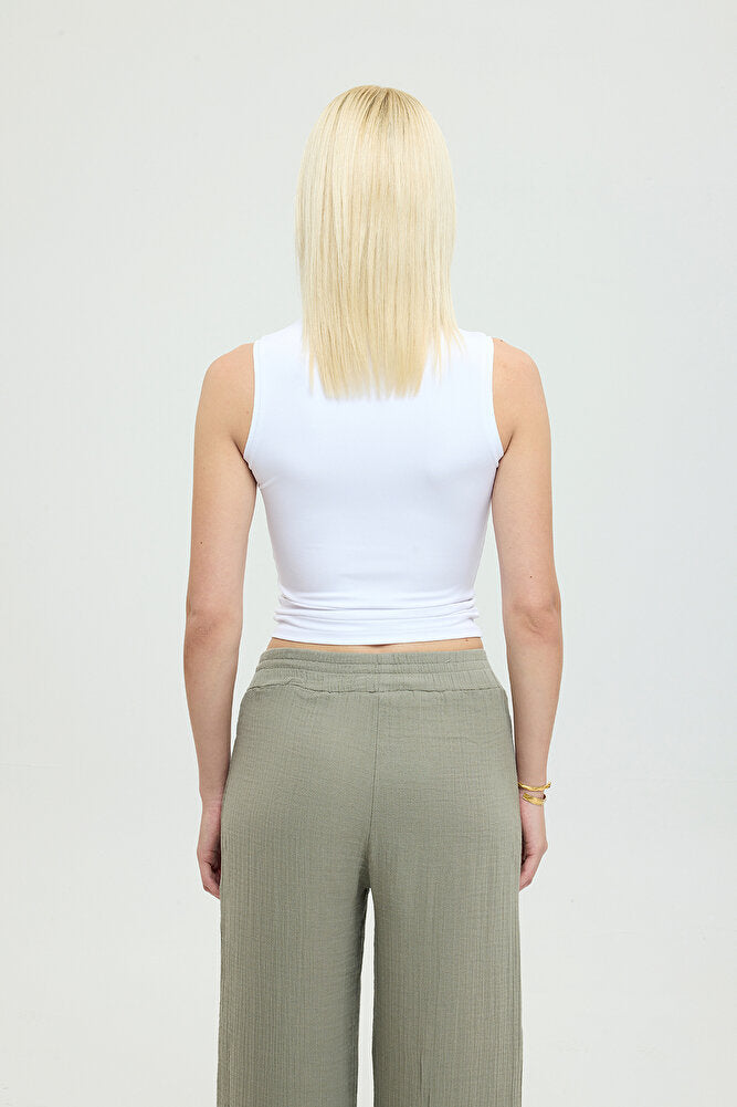 Soft Touch Yuvarlak Yaka Kolsuz Bluz Beyaz