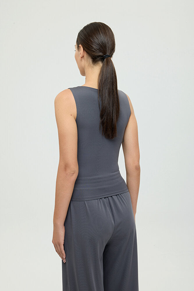 Soft Touch Kayık Yaka Kolsuz Bluz Füme