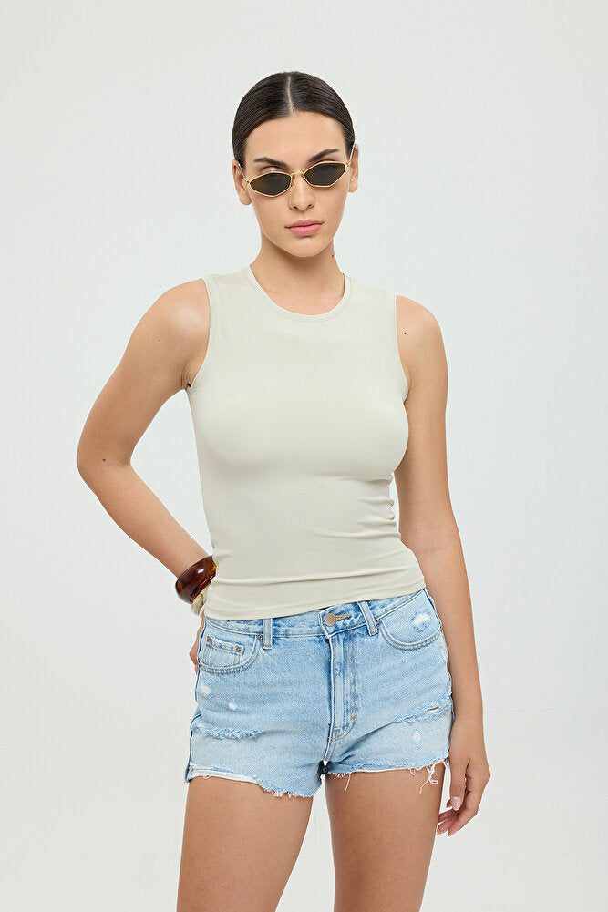 Soft Touch Yuvarlak Yaka Kolsuz Bluz Bej