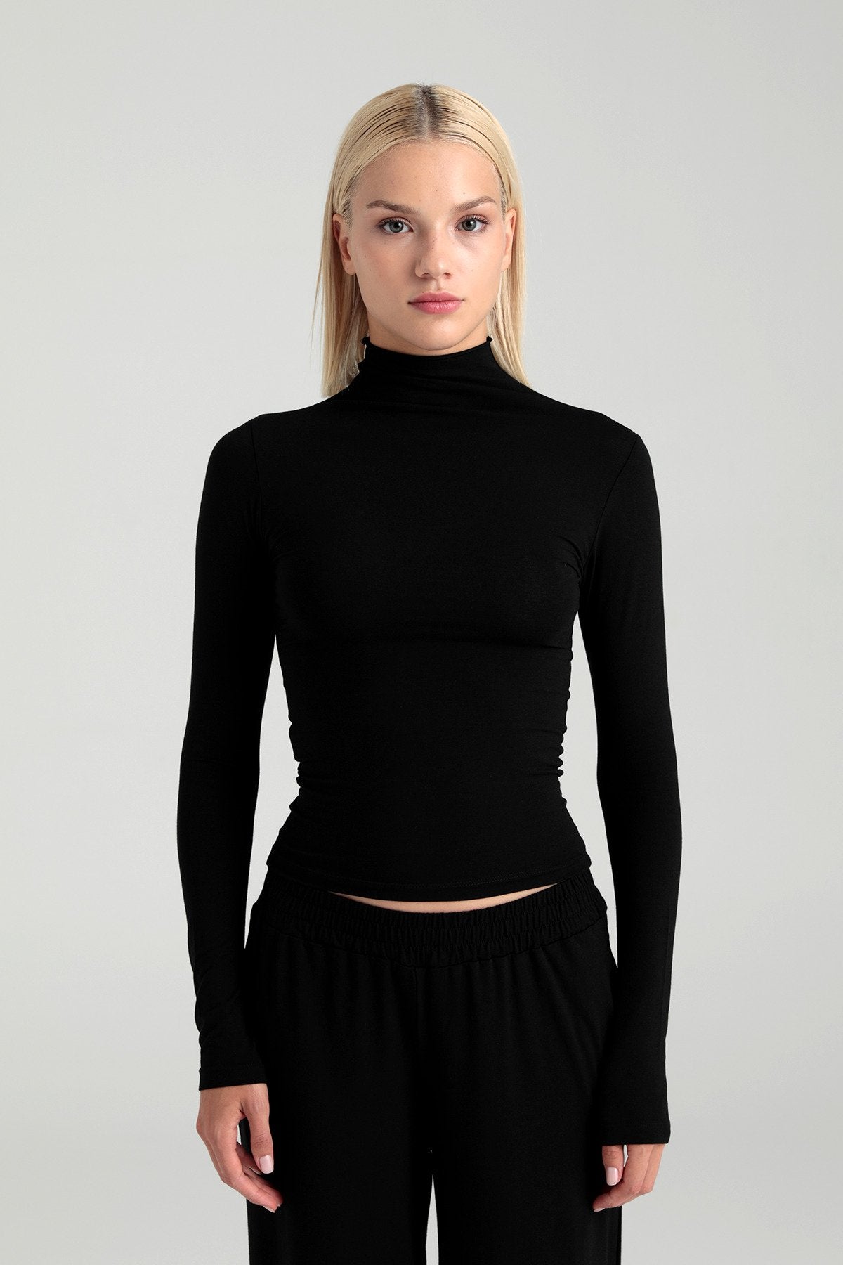 Ultra Soft Yarım Balıkçı Yaka Bluz Siyah