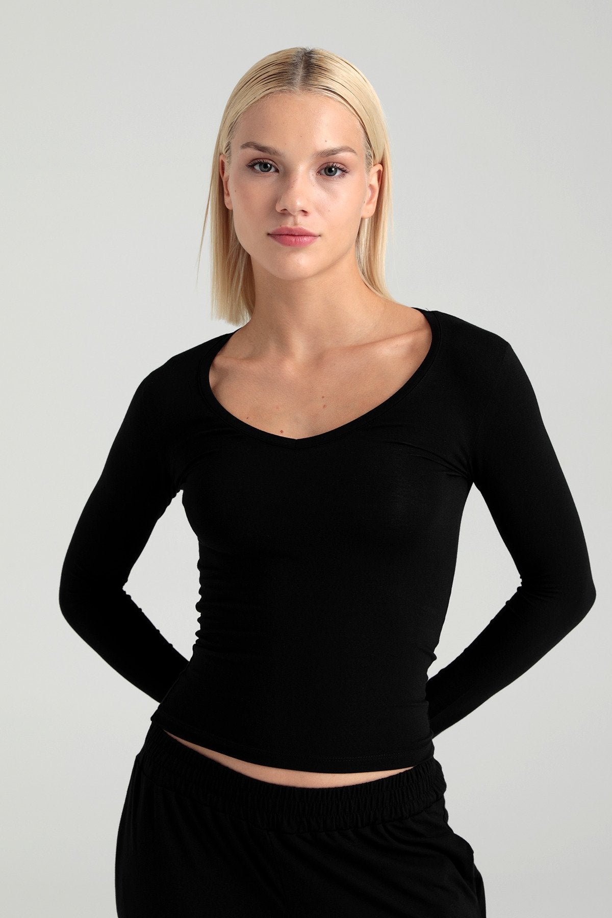 Ultra Soft V Yaka Bluz Siyah