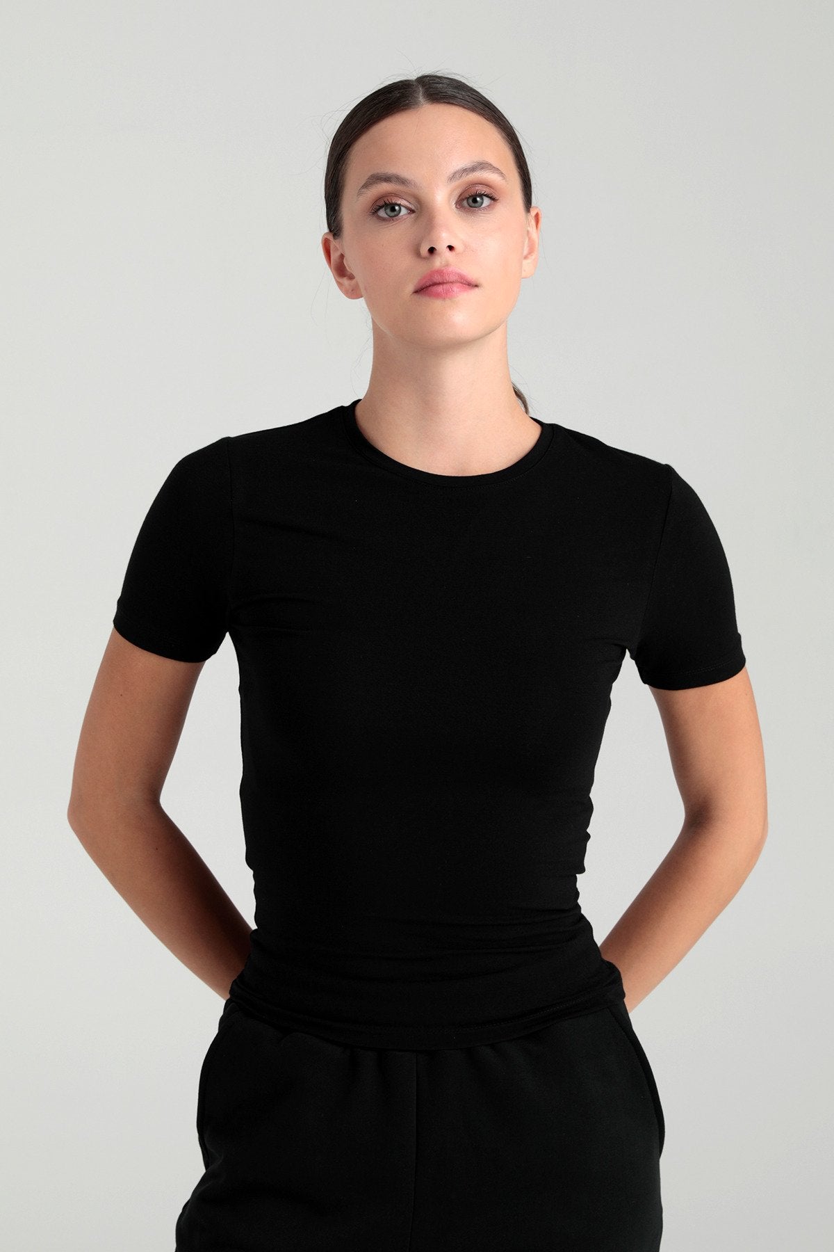 Ultra Soft Yuvarlak Yaka Kısa Kol Bluz Siyah