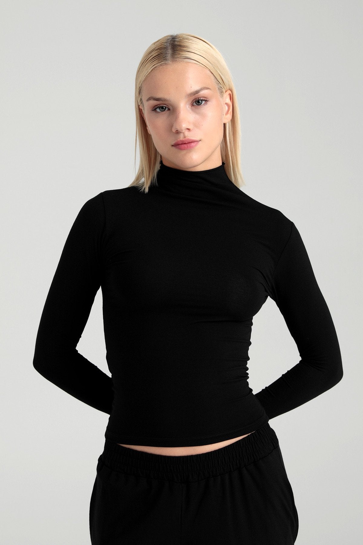 Ultra Soft Yarım Balıkçı Yaka Bluz Siyah