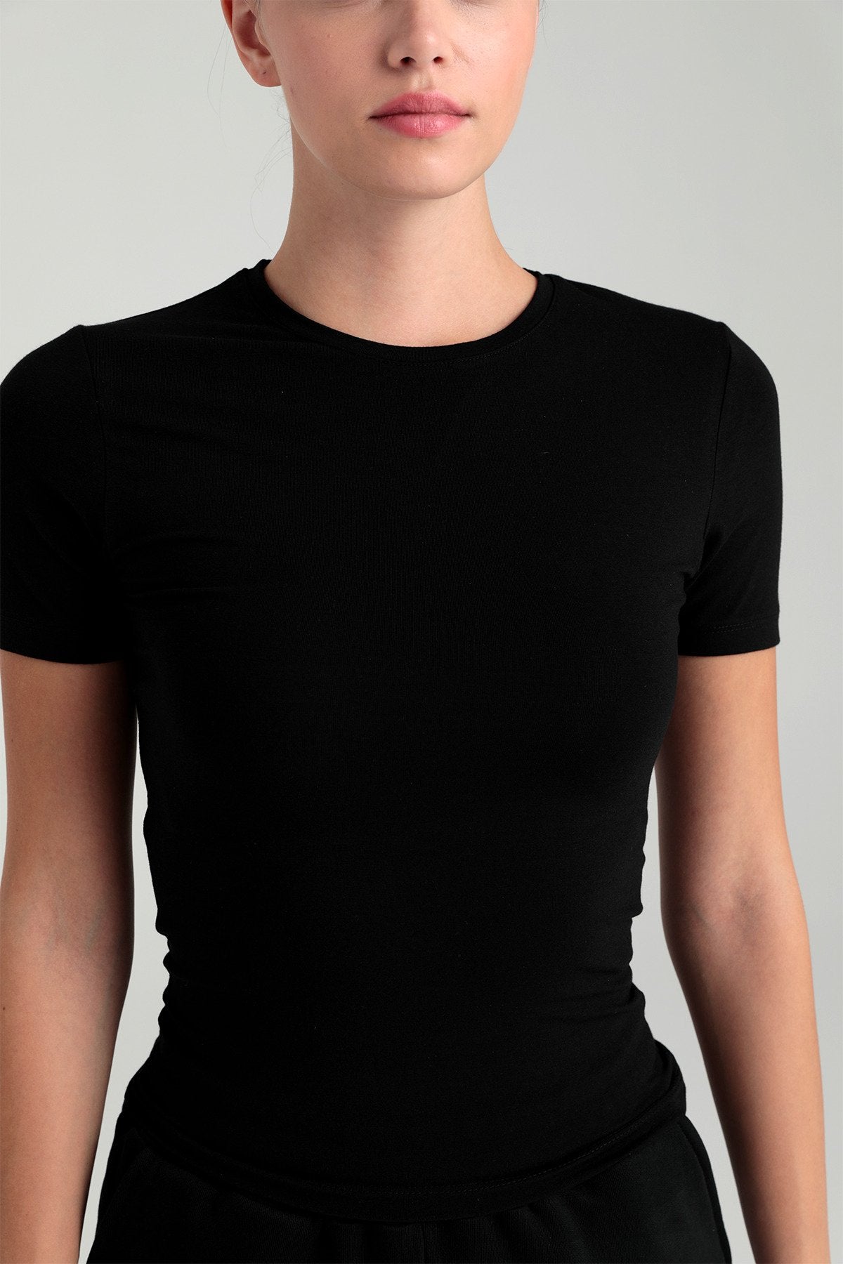 Ultra Soft Yuvarlak Yaka Kısa Kol Bluz Siyah