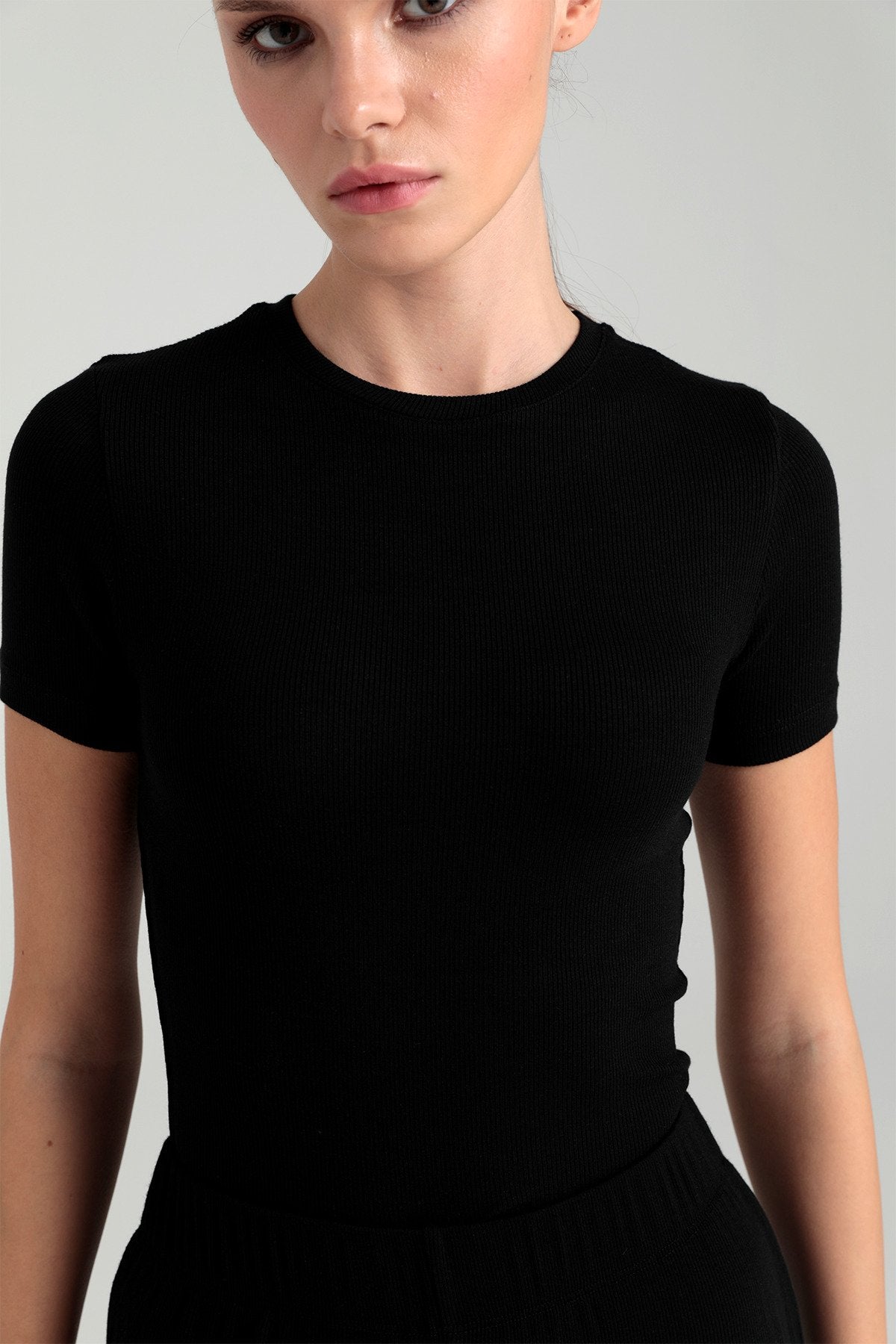 Soft Rib Yuvarlak Yaka Kısa Kol Bluz Siyah