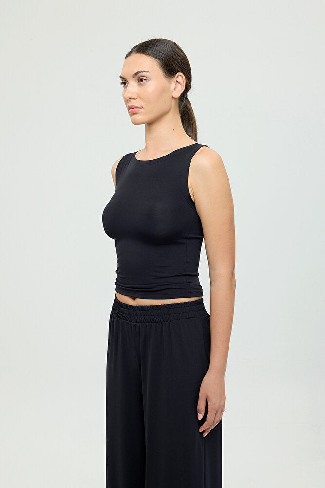 Soft Touch Kayık Yaka Kolsuz Bluz Siyah