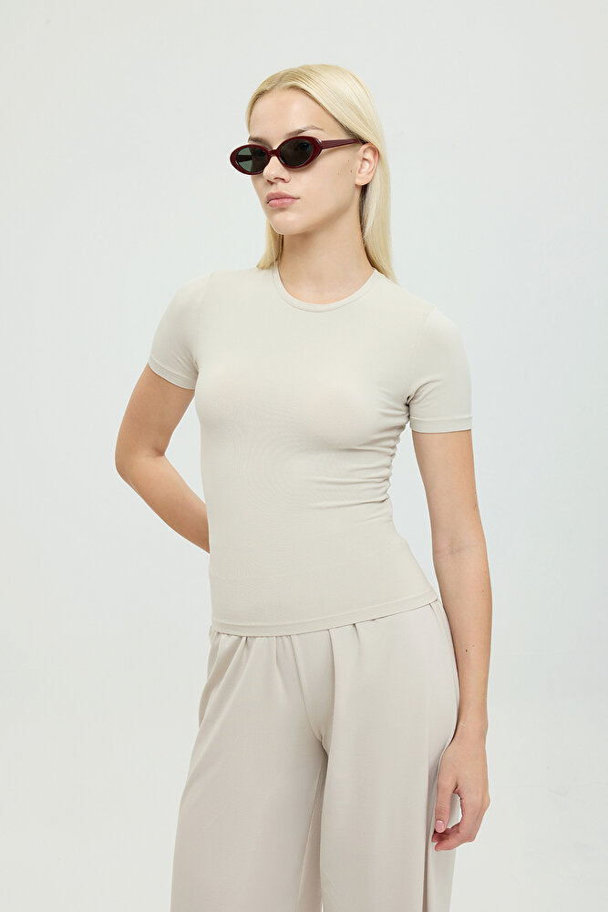 Ultra Soft Yuvarlak Yaka Kısa Kol Bluz Bej