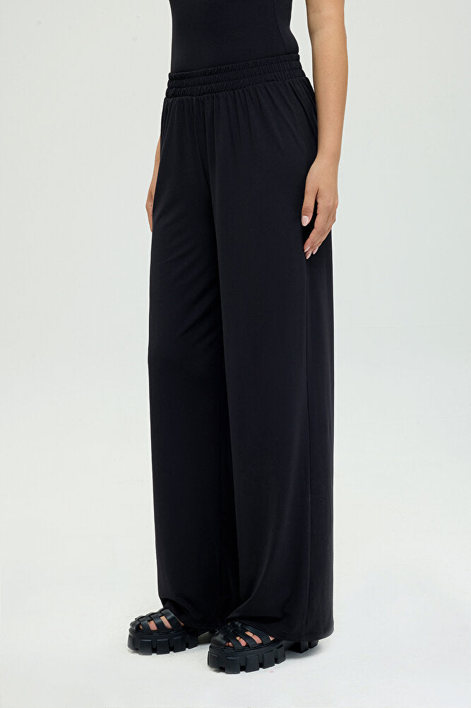 Soft Touch Düz Kesim Bol Pantolon Siyah