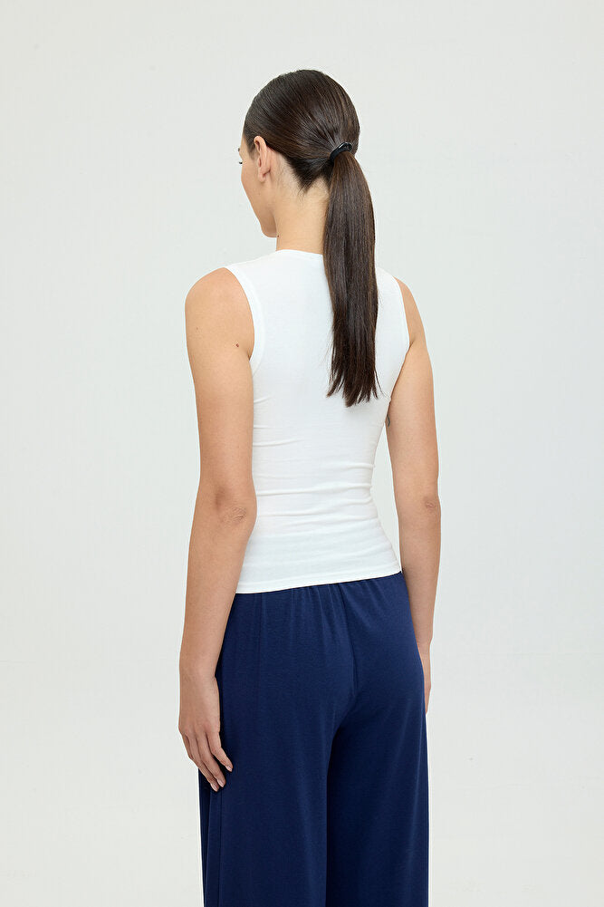 Ultra Soft Yuvarlak Yaka Kolsuz Bluz Ekru