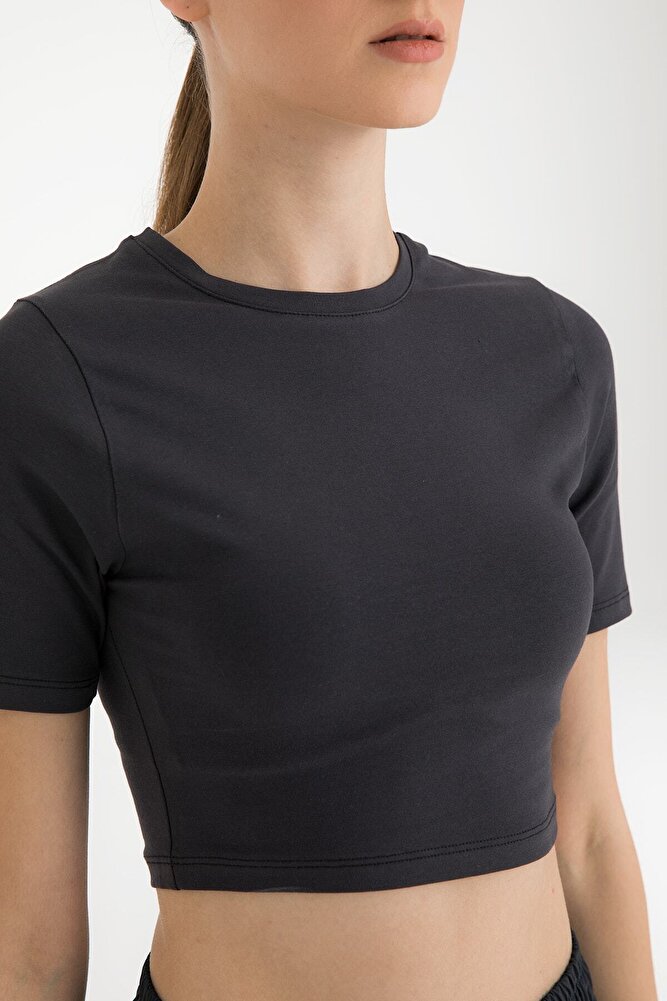 Cotton Yuvarlak Yaka Kısa Kol Crop Top Füme