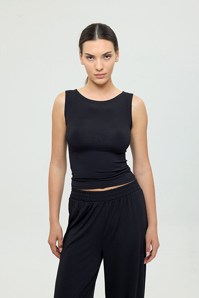 Soft Touch Kayık Yaka Kolsuz Bluz Siyah