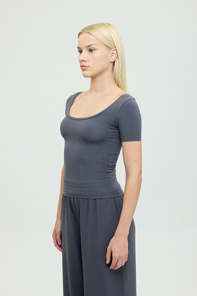 Ultra Soft V Yaka Kısa Kol Bluz Füme