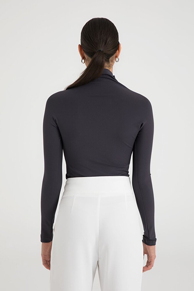 Soft Touch Yarım Boğazlı Bluz Füme