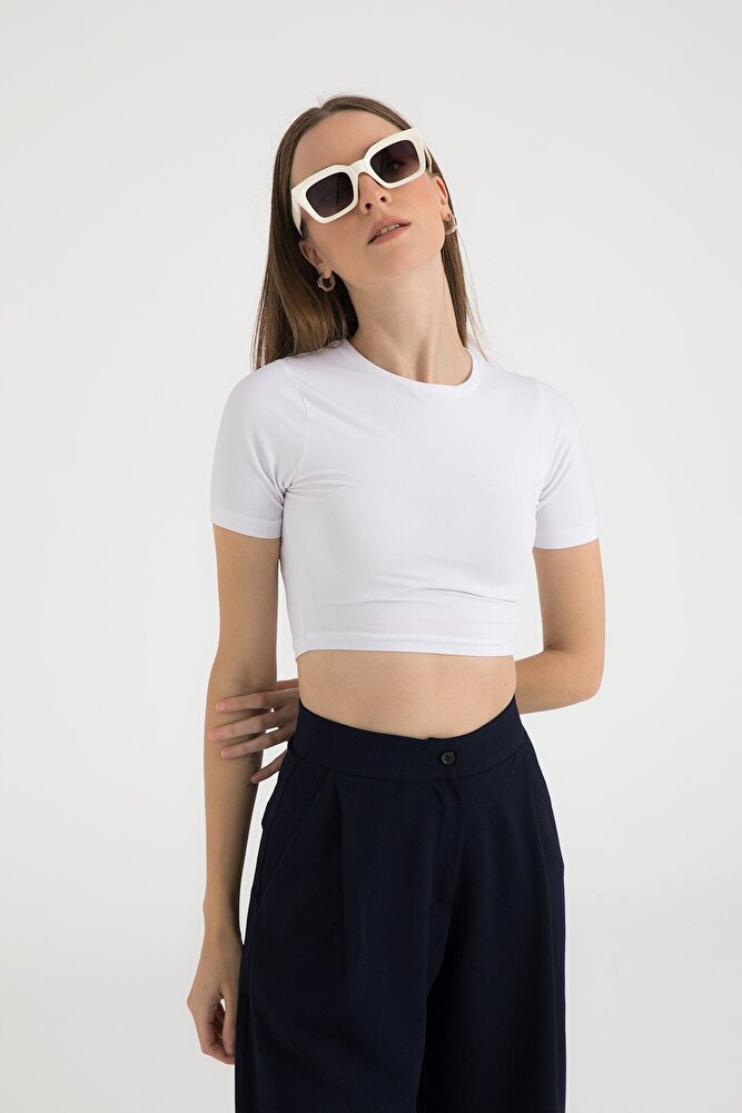 Soft Touch Yuvarlak Yaka Kısa Kol Crop Top Beyaz