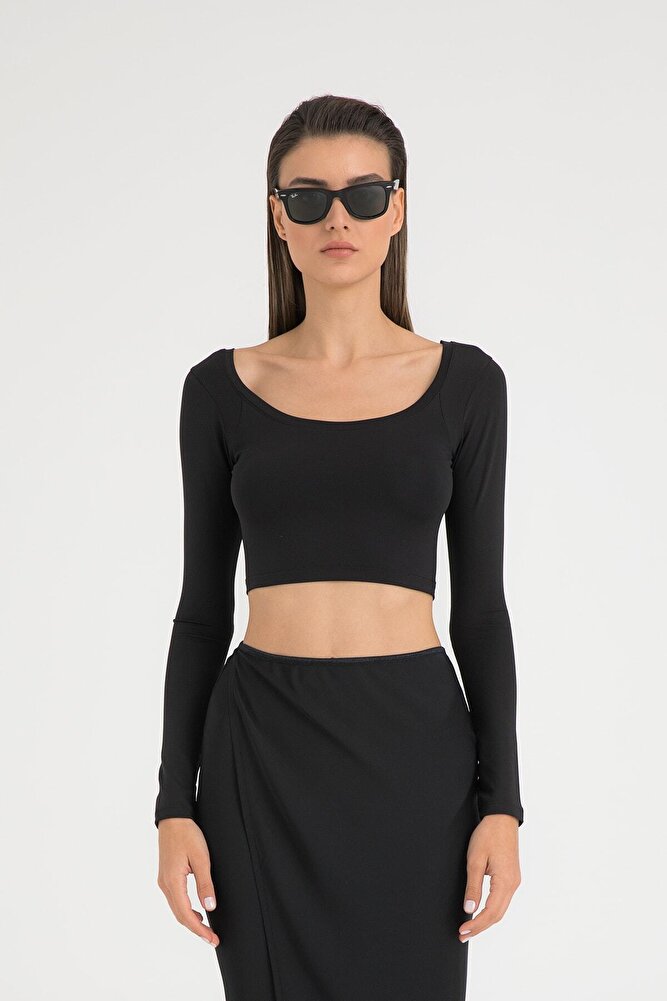 Soft Touch Oval Yaka Kısa Bluz Siyah