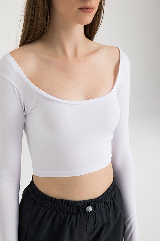 Soft Touch Oval Yaka Kısa Bluz Beyaz