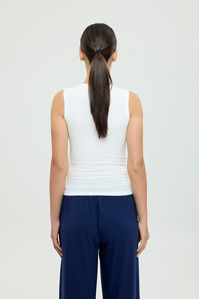 Ultra Soft Yuvarlak Yaka Kolsuz Bluz Ekru