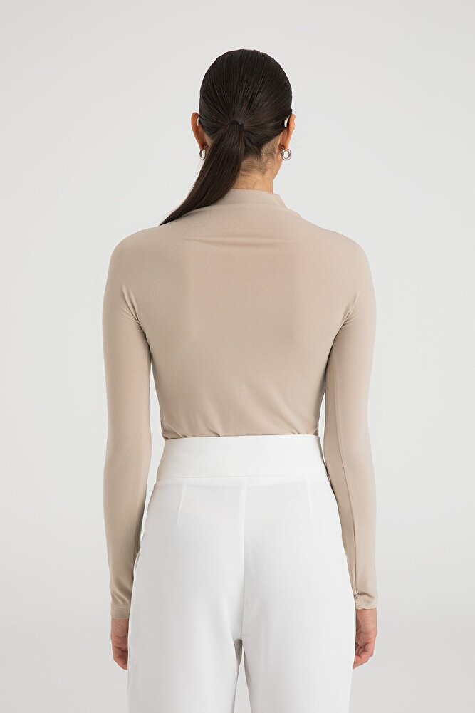 Soft Touch Yarım Boğazlı Bluz Bej