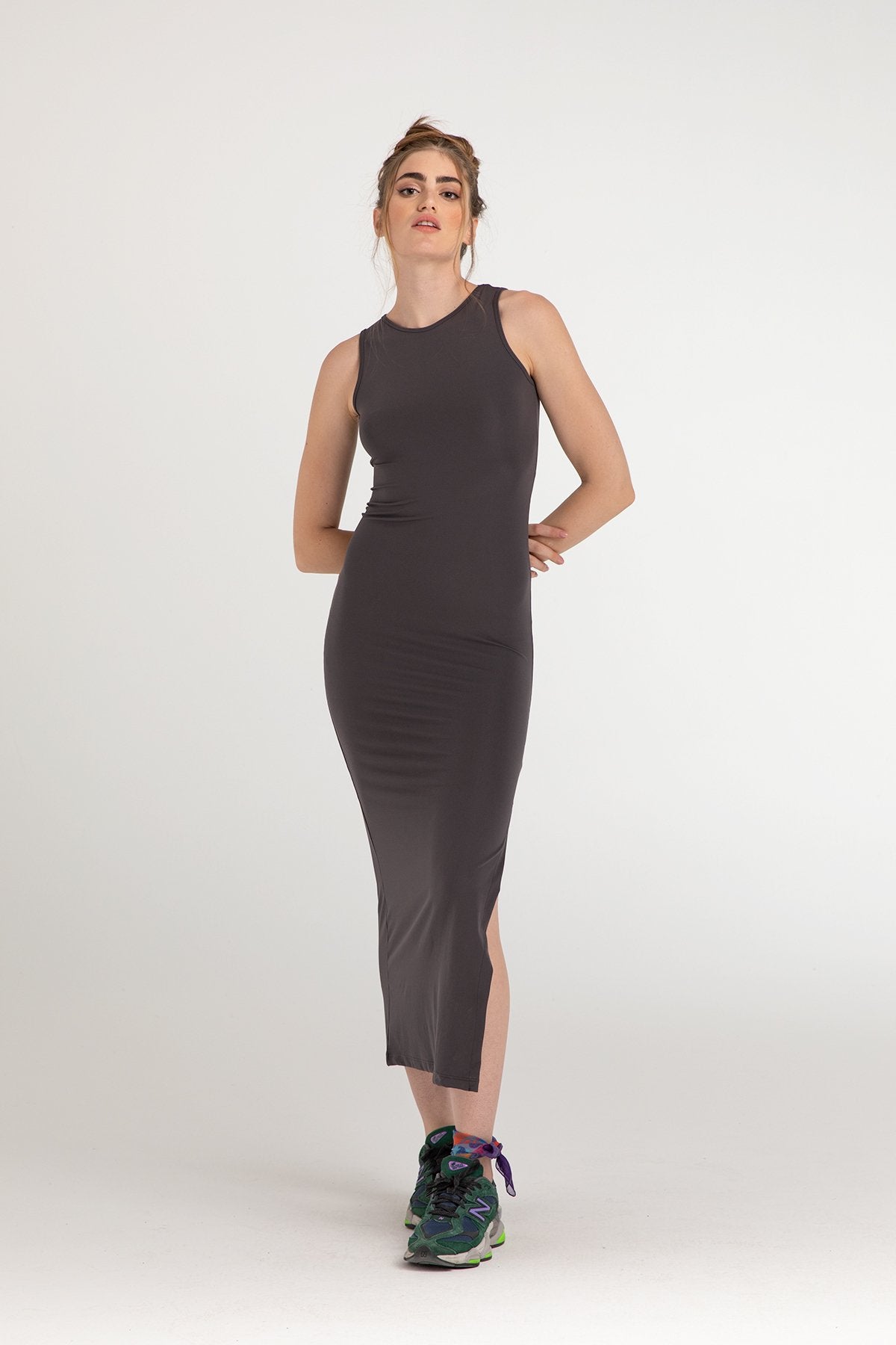 Soft Touch Yırtmaç Detaylı Kolsuz Elbise Füme