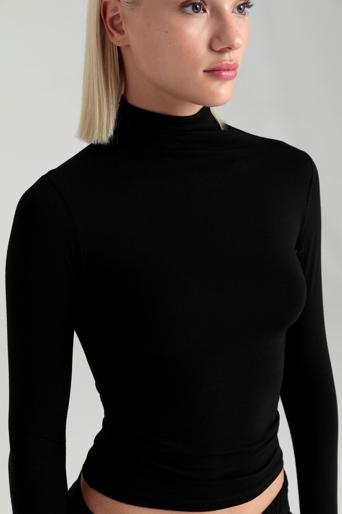 Ultra Soft Yarım Balıkçı Yaka Bluz Siyah