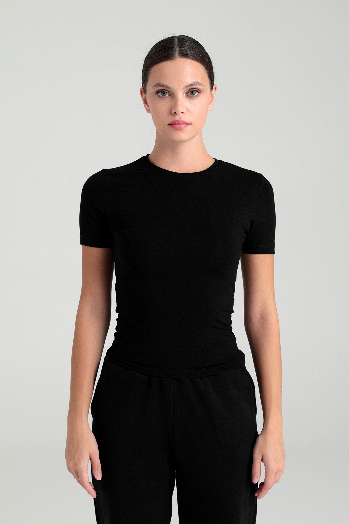 Ultra Soft Yuvarlak Yaka Kısa Kol Bluz Siyah