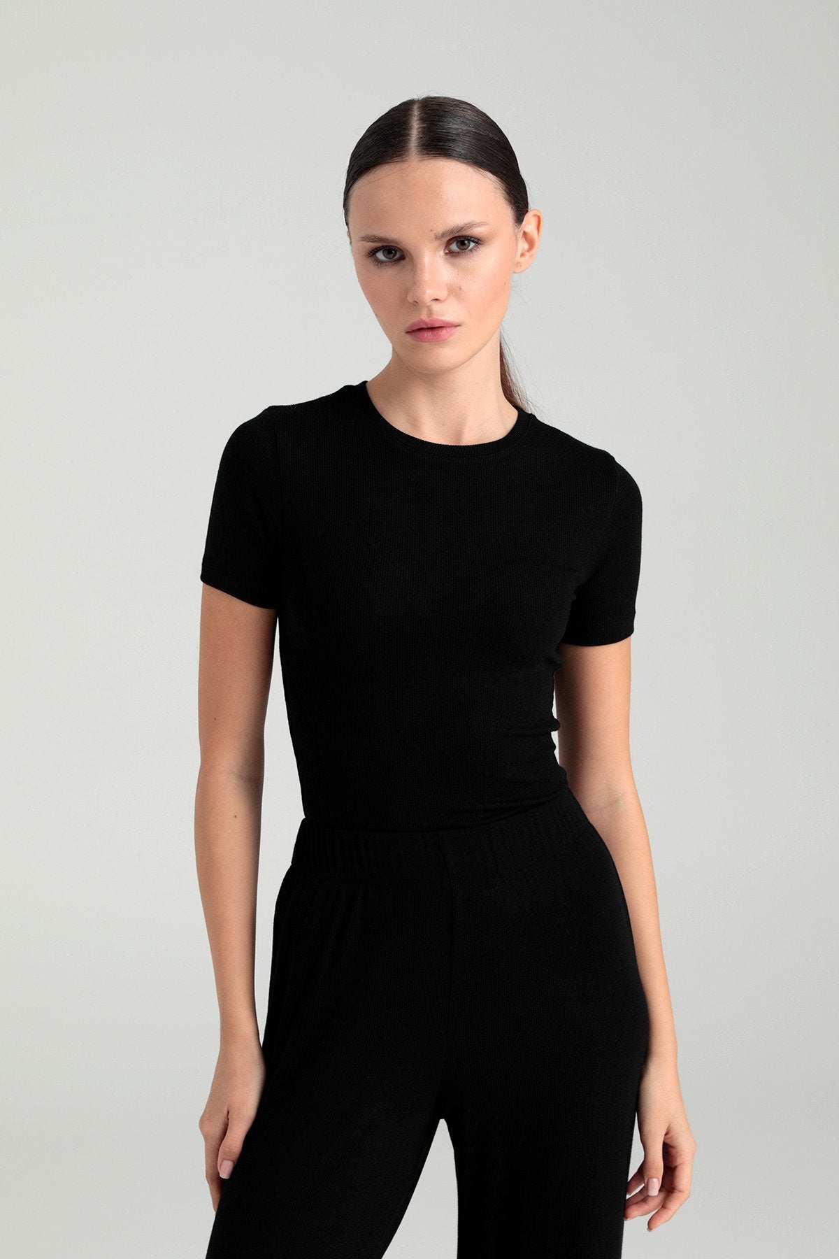 Soft Rib Yuvarlak Yaka Kısa Kol Bluz Siyah