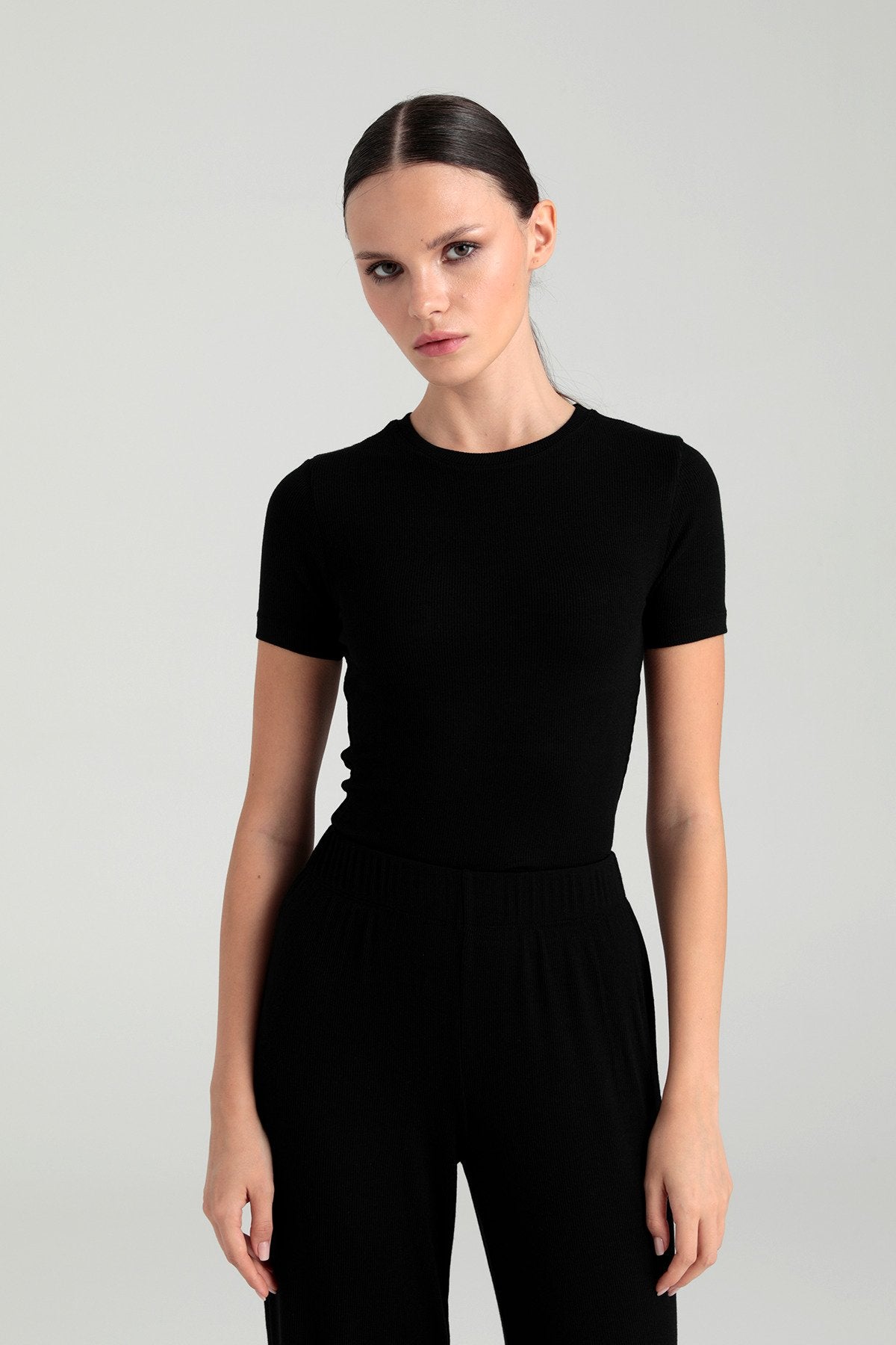 Soft Rib Yuvarlak Yaka Kısa Kol Bluz Siyah