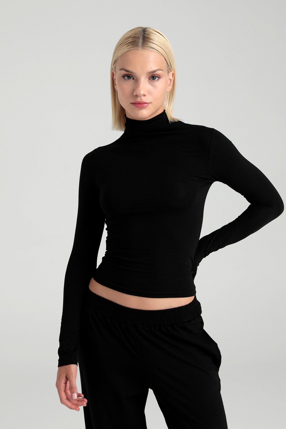 Ultra Soft Yarım Balıkçı Yaka Bluz Siyah