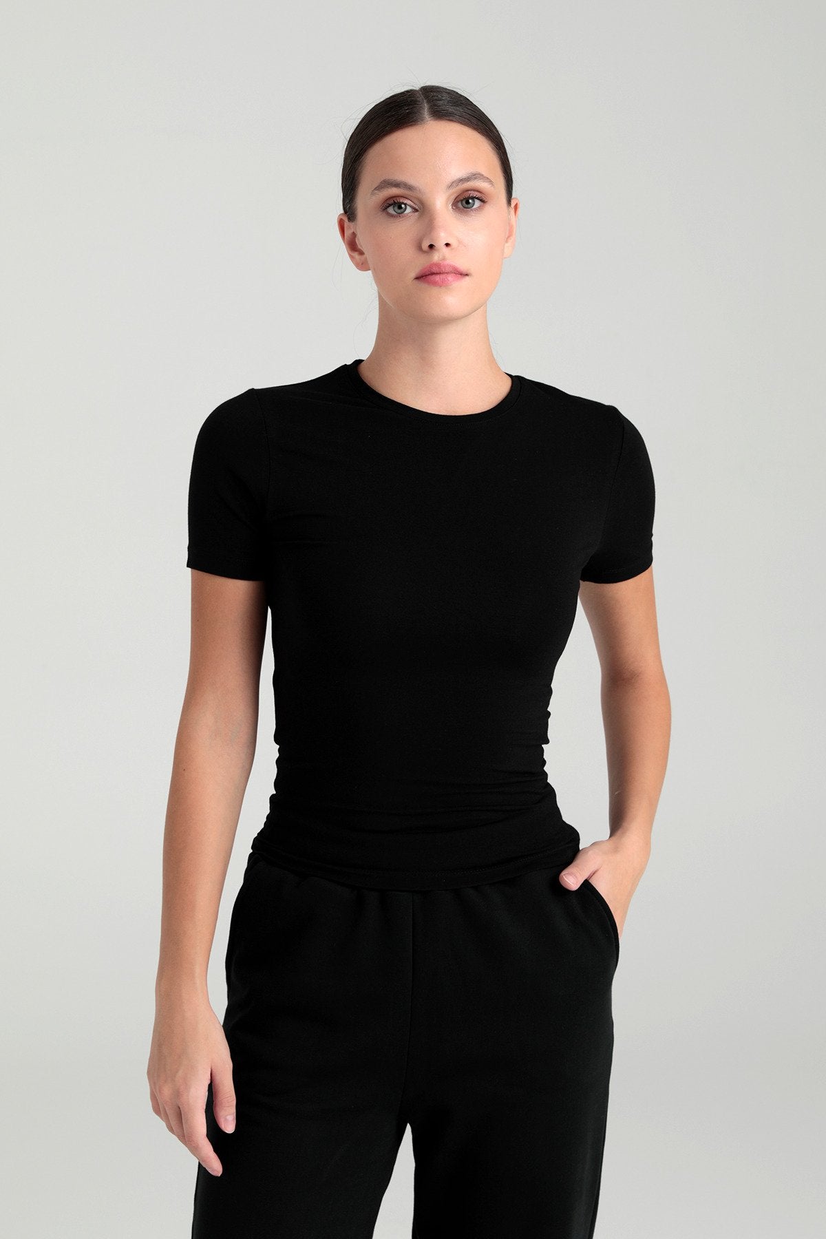 Ultra Soft Yuvarlak Yaka Kısa Kol Bluz Siyah